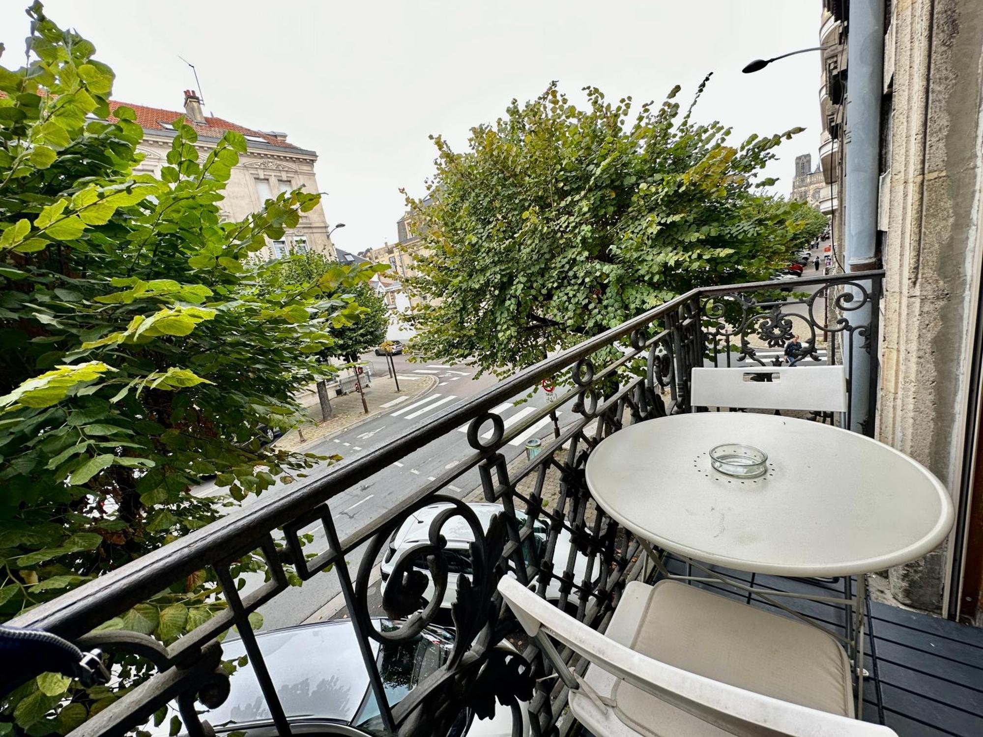 Apartamento La Terrasse - Vue cathédrale - Hyper centre 1D Reims Exterior foto